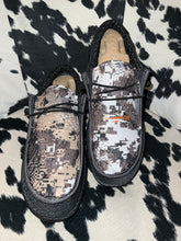 Load image into Gallery viewer, MENS Sitka Camo Hey Dudes