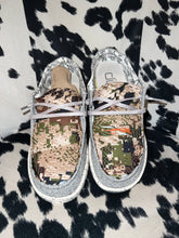 Load image into Gallery viewer, WOMENS Sitka Camo Hey Dudes