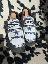Load image into Gallery viewer, MENS Dallas Cowboys Hey Dudes
