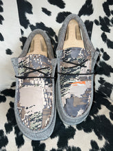 Load image into Gallery viewer, MENS Sitka Camo Hey Dudes